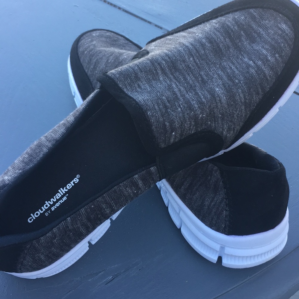 Cloudwalker Tennis shoes NWT